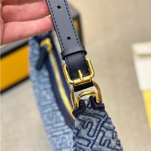 Demim and leather purse - Picture 4 of 9